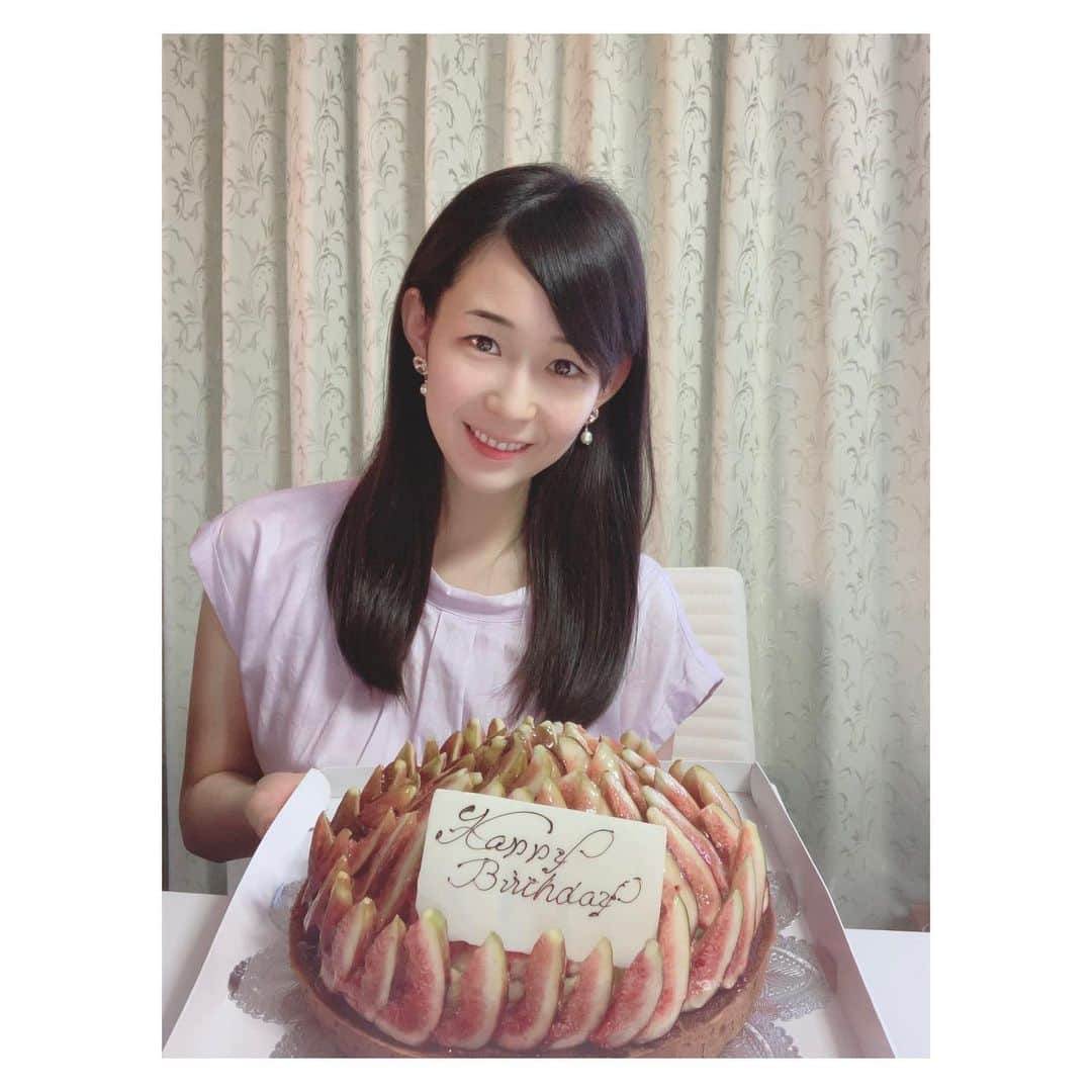 今井遥のインスタグラム：「今日で28歳になりました🎂  メッセージなどありがとうございました🥰 とても嬉しかったです。  自分なりに色々な面で成長していけるように努力していきたいと思います😌✨  これからもどうぞよろしくお願いします💕」