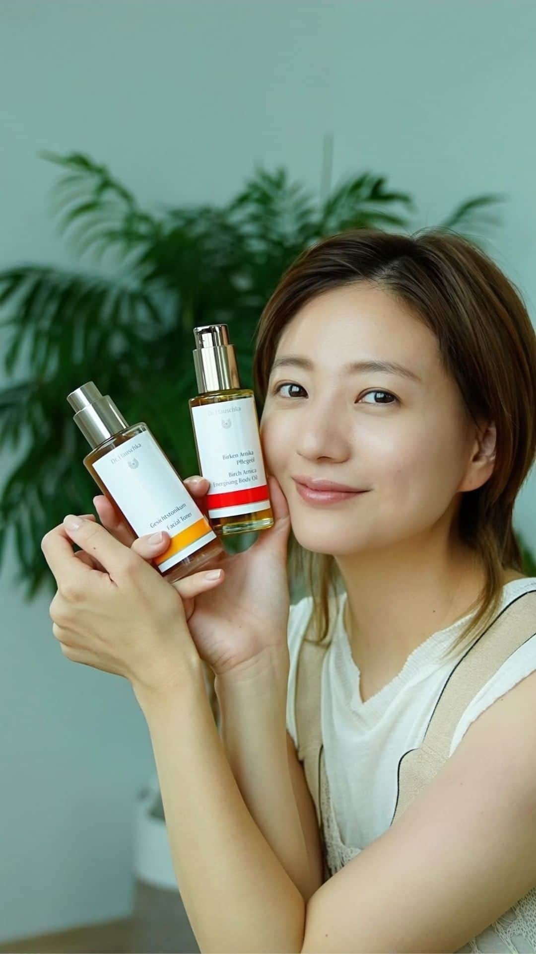伊藤千晃のインスタグラム：「夏の紫外線やマスク蒸れによる肌荒れについて、メイクでお世話になっているナミちゃんと一緒にお話ししました！  配信で紹介したクーポンコードはこちら‼ ⇩ https://www.amazon.co.jp/stores/page/4051E3D0-CB9A-40D6-93ED-7BD9DF03ABB2」