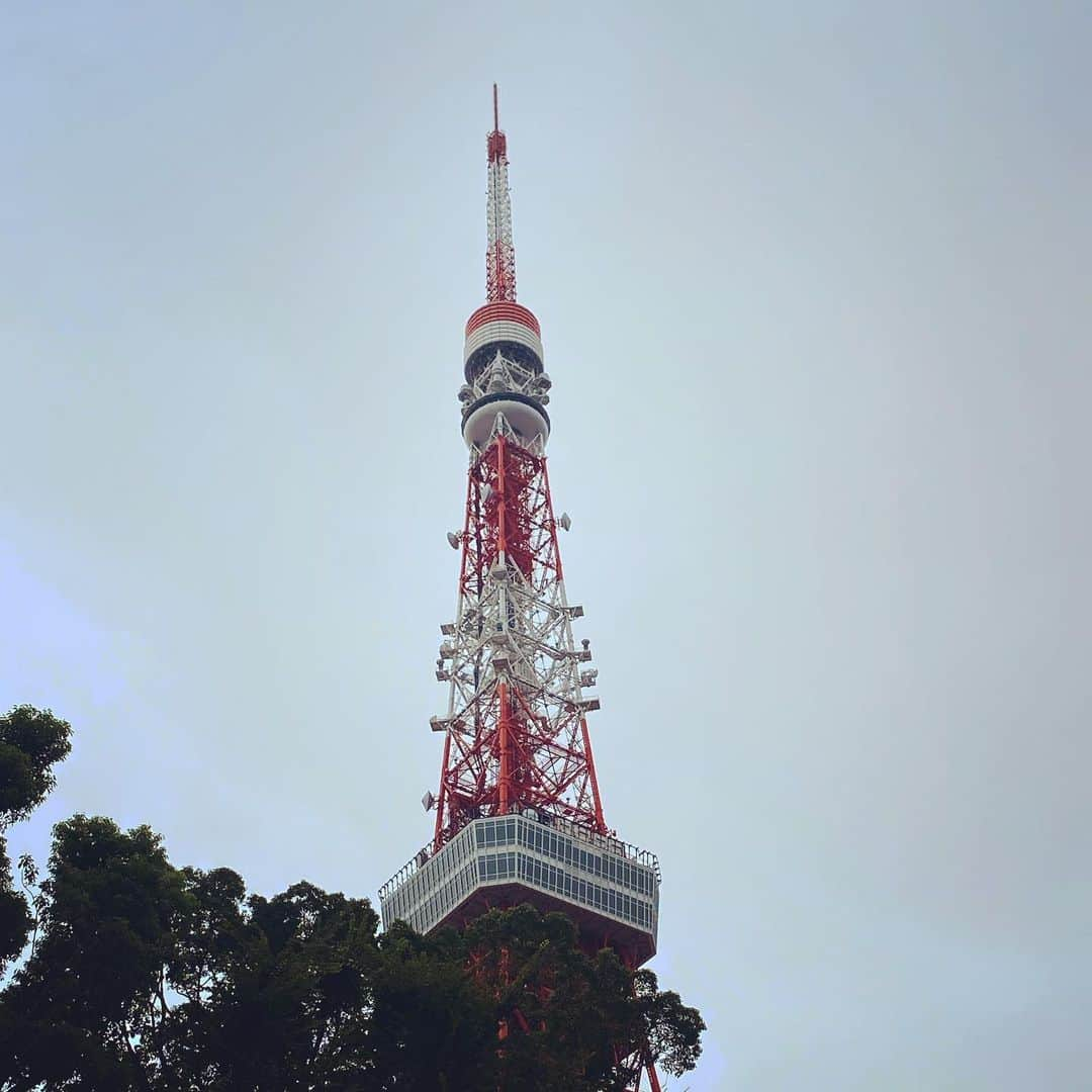 板谷由夏 さんのインスタグラム写真 - (板谷由夏 Instagram)「東京タワーが好きなんだよ。 それは上京してからずっと変わらない。 夏休みが終わる、子どもたちを学校に出すこと 不安もあるけど、できればドンと構えたい。 新しい季節がはじまる。置いてかないで。」8月31日 21時44分 - yukaitaya