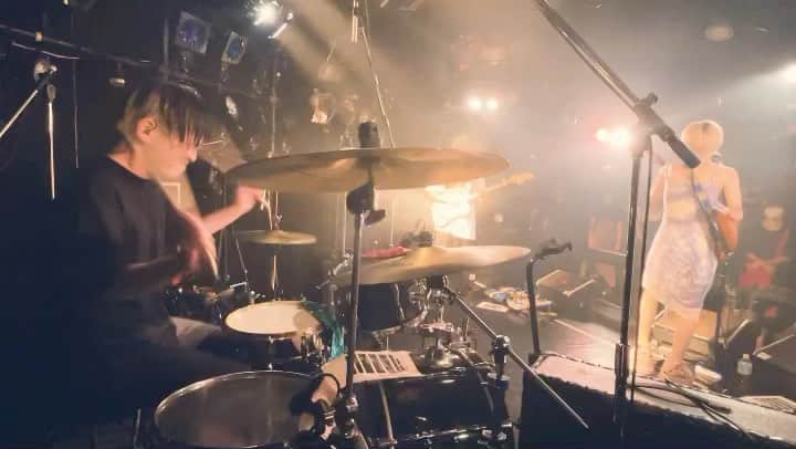 吉澤響のインスタグラム：「20210826 渋谷La.mama 『家出』/ 木下百花  #木下百花 #live #drums #drummers #vaterdrumsticks」