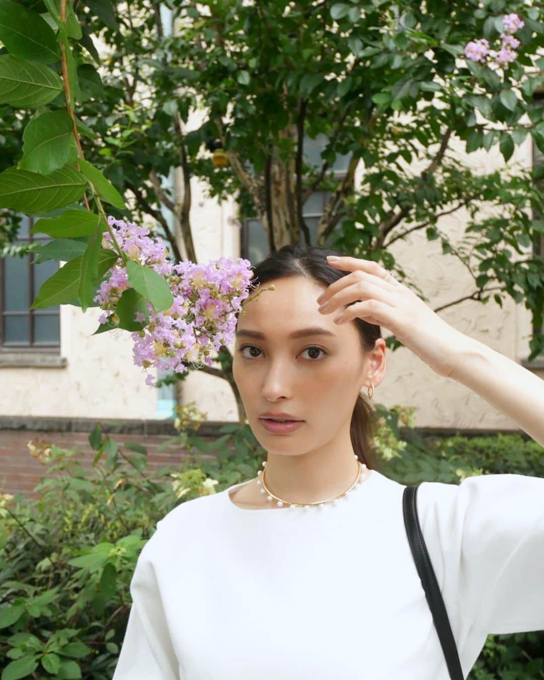 大政絢のインスタグラム：「#今日の絢服  set up @amerivintage  bag @celine  necklace and Earrings @bijou_de_m  sandals @chanelofficial」