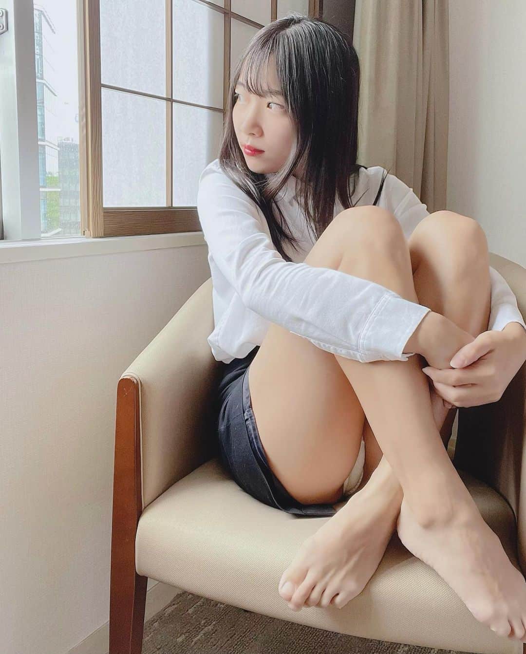 藍沢梨夏さんのインスタグラム写真 - (藍沢梨夏Instagram)「8月最後はスーツで締め👩‍💼 来月も一緒に素敵な1ヶ月にしようね💋  ※本当にOLやってます👩‍💻💕  From tomorrow, Happy New Month🎉  #suitstyle #officelady #スーツ女子 #スーツ #チラリズム #お家グラビア #チラリズム探究家 #グラビアアイドル #むちむち #japanesegirl #tokyogirl」8月31日 21時58分 - rika.aisawa