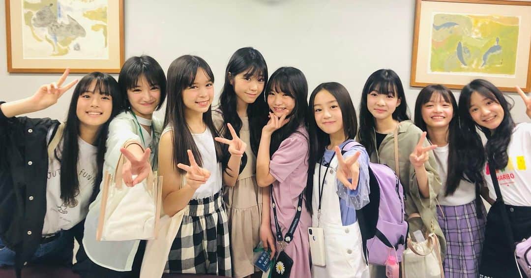 ニコ☆プチのインスタグラム：「🏫💖  明日から学校の子も多いのかな✏️✨  2学期も勉強におしゃれに毎日たのしもう🤗💗🌟  写真はオール小6プチ㋲だよ📛♡ 10月号でみんなが通学服を紹介してまーす😉‼︎ ぜひ参考にしてみてね🍒  #左から #竹下優名 #川口莉奈  #星名ハルハ #濱﨑心愛  #星乃あんな #飯尾夢奏 #武藤新奈 #川崎王愛 #石原咲奈 #めっちゃ元気な小学生たち🙋🏻‍♀️ #私服だよ🎒」