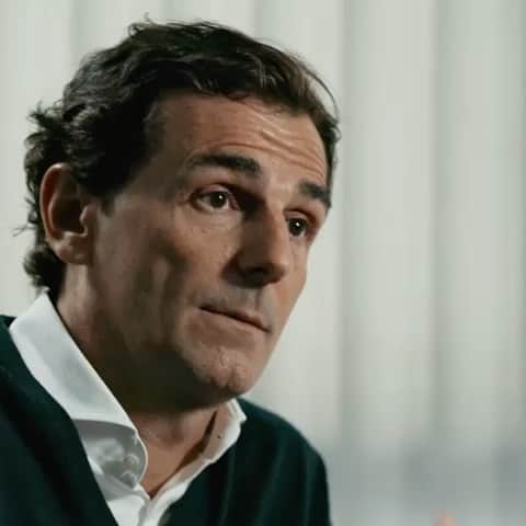フェルナンド・アロンソのインスタグラム：「Pedro, espero que no me guardes rencor,  pero fue muy divertido. #Fernando2 ya está disponible en  @primevideoes .  🏁」