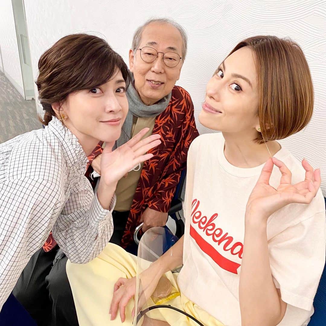 米倉涼子のインスタグラム：「“Doctor.X” 晶さんと、ひろみちこ❣️ 急遽ユキちゃんから頂いたピアスをコーディネートにプラス😙  @doctorx_official」