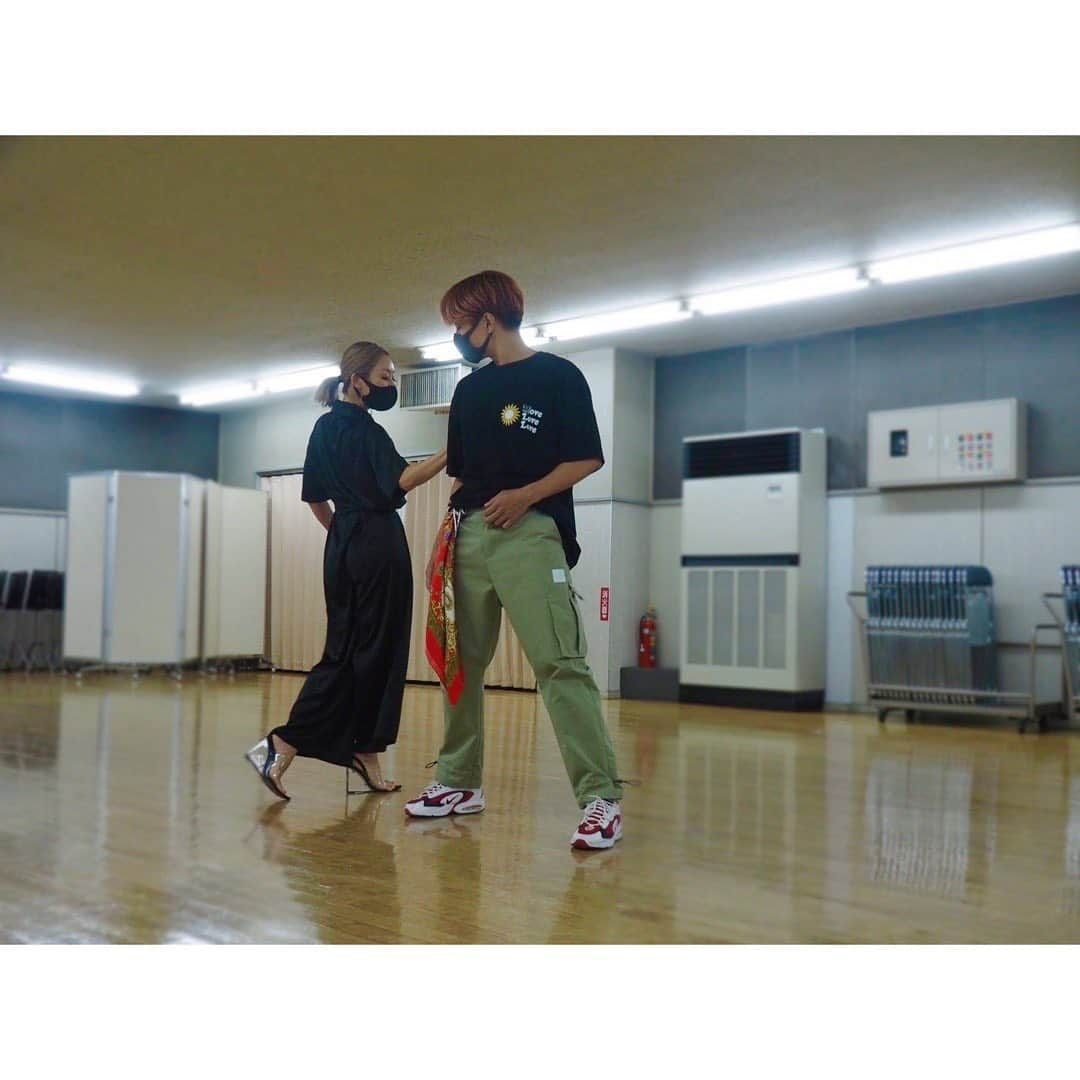 倖田來未さんのインスタグラム写真 - (倖田來未Instagram)「. とあるダンスリハーサル💃 反り返りまくり！爆 楽曲的に私の推し楽曲なので、早くみんなに見せたいです！！ ⁡ #お昼寝かましてから来たので #メイク #薄め #ダンス #リハーサル #comingsoon #明日 #筋肉痛来るかな #fashion #ootd #yello #gyda」8月31日 23時31分 - kodakumi_official