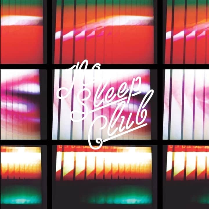 のインスタグラム：「NoSleepClub × M / mika ninagawa 2nd Collaboration  Product will be released on Sep 8th.  NoSleepClubと写真家・映画監督の蜷川実花氏がディレクションするブランド「M / mika ninagawa」の第2弾コラボレーション商品を発売いたします。昨年春の1stコラボレーションは、即完売したコラボレーションコレクション。色彩豊かな写真がアイコニックな蜷川氏の作品の中から夜を連想させる写真をセレクトし、NoSleepClubのネオンサインロゴを組み合わせて落とし込んだグラフィックは見る人を惹きつけます。  ラインナップはスエットフーディー、クルーネック、ロンTの全３型。代官山本店、オフィシャルオンラインストアでの販売の他、伊勢丹新宿本店5Fでは発売を記念したPOPUPを開催いたします。  #privspoonsclub#mmikaninagawa#ninagawamika#mikaninagawa#collaboration#プライベートスプーンズクラブ#パジャマ#ルームウェア#蜷川実花」