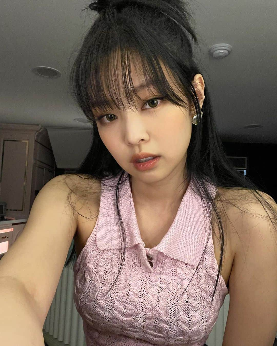 ジェニーさんのインスタグラム写真 - (ジェニーInstagram)「앞머리 내린 젠득 바이바이 👋」9月1日 0時10分 - jennierubyjane