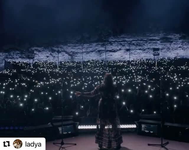 ヒラリー・スコットのインスタグラム：「This made my heart so happy 💞⁣ ⁣ #Repost @ladya⁣ Nashville, last night rocked!! We had so much fun getting to play this brand new venue, and to be surrounded by so many of our friends, family and fans on one of our most special tour stops felt absolutely amazing. #WhatASongCanDoTour 📷: @hodgesusry」