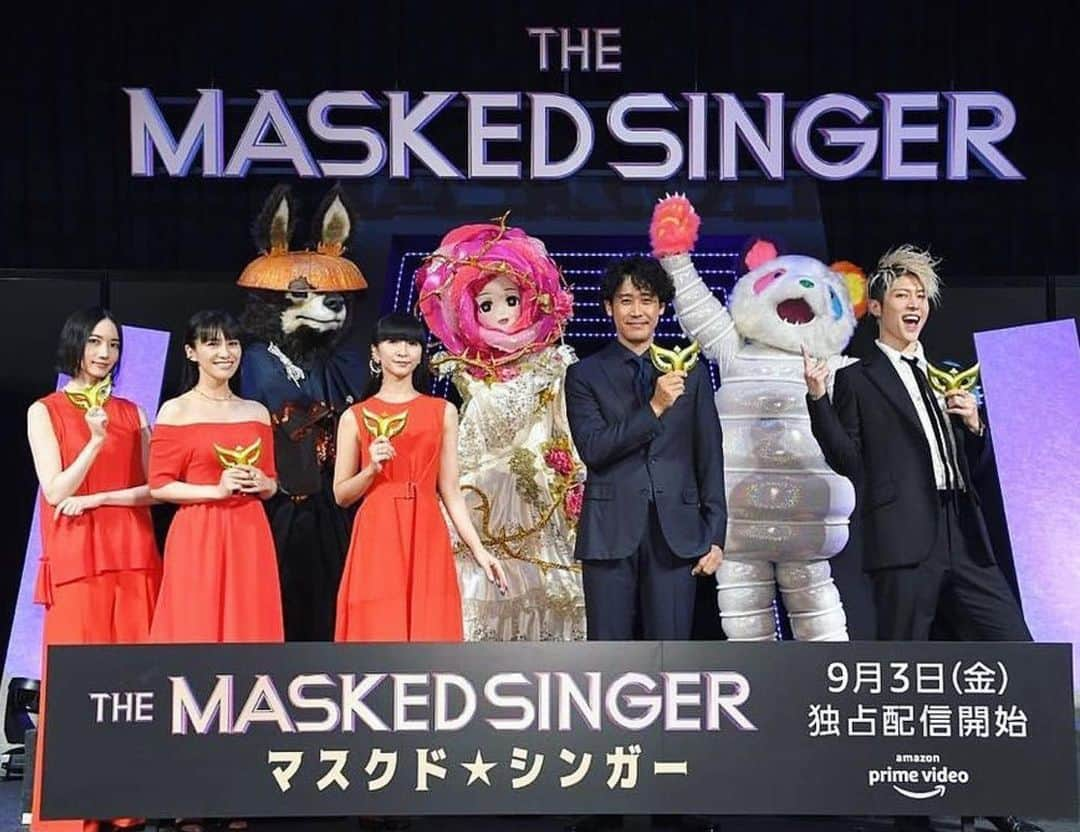 雅-MIYAVI-さんのインスタグラム写真 - (雅-MIYAVI-Instagram)「Masked Singer JP はじまるぜ〜 TAKE, IT, OFF!!!!️ ⚡️⚡️⚡️⚡ ©︎EdgeLineTokyo #Repost @miyavi_press ・・・ 【🎙ザ・マスクド・シンガー🦹🏻】 @miyavi_ishihara もパネリストとして出演‼️ 9月3日(金) 20時よりAmazonプライムビデオにて独占配信開始👀‼️  📷 #repost @primevideojp 『ザ・マスクド・シンガー』の 配信直前プレミアイベントが開催されました🎤  イベントには、番組MCの #大泉洋 さんをはじめ、番組を盛り上げてくれるパネリストの、 #MIYAVI さんと、#Perfume さん が登壇！  いよいよ今週金曜日から配信スタートです✨    ■ザ・マスクド・シンガー https://t.co/N3NOawGUS1  ※視聴にはプライム会員登録が必要です ※本編全9話、初回3話、以降毎週金曜順次配信 ※3話目以降はゲストパネリストも出演予定、詳細後日発表  #マスクドシンガー  #歌っているのは誰だ」9月1日 8時12分 - miyavi_ishihara