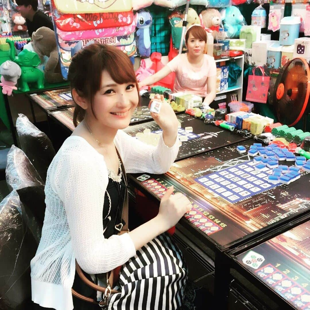 椿姫彩菜さんのインスタグラム写真 - (椿姫彩菜Instagram)「私、椿彩奈  憧れの麻雀プロになりました！ MC、タレントとの二足の草鞋になりますが 精一杯やります！ 日本プロ麻雀協会20期後期となります  子どもの頃から家族麻雀で遊んだ大好きな麻雀、 大好きなゲームで続けた麻雀、憧れすぎたプロへは手が届かないと、その資格はないと思っていました。 遅すぎたと思っていました。  コロナで鬱屈とした毎日が続く中 「モネが絵を描き始めたのは40から」 と聞き、人生もう一度刺激とチャレンジが欲しいなと思いました。 死ぬ気で頑張ることに、遅いことはないと。  大好きな麻雀をもっと強くなり、たくさんの方に広め、麻雀界に恩返しできるように頑張りたいと思っております。  全ての麻雀ファンの皆様、プロの先輩方、日本プロ麻雀協会の皆様、ご指導ご鞭撻のほど、この新人をどうかよろしくお願いいたします  全ての応援してくださる、関わってくださる皆様に 感謝を込めて  椿彩奈」9月1日 9時36分 - tsubakiayana