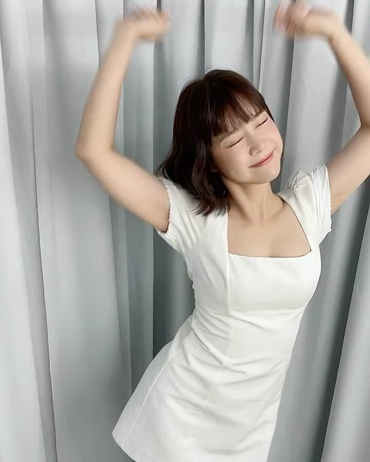 リー・ジャーインのインスタグラム：「就開心😊睡飽吃飽心情好」