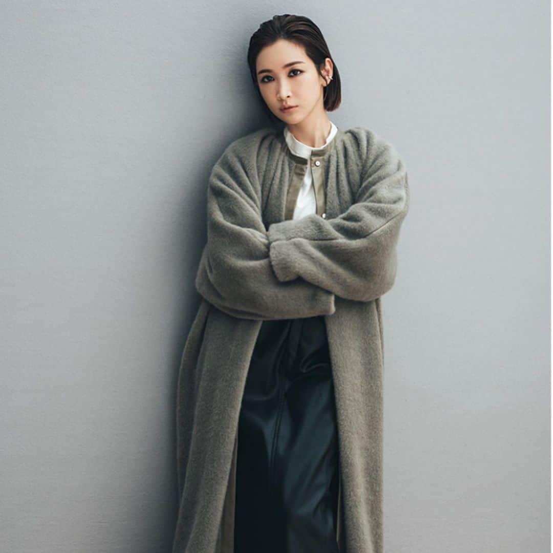 辻直子さんのインスタグラム写真 - (辻直子Instagram)「#outerwear#milky#styling#elendeek #Idon'twantsummertoend😶🌞 #秋がすこし近づいていますね  おやすみなさい⭐」9月1日 21時39分 - naoko.ts