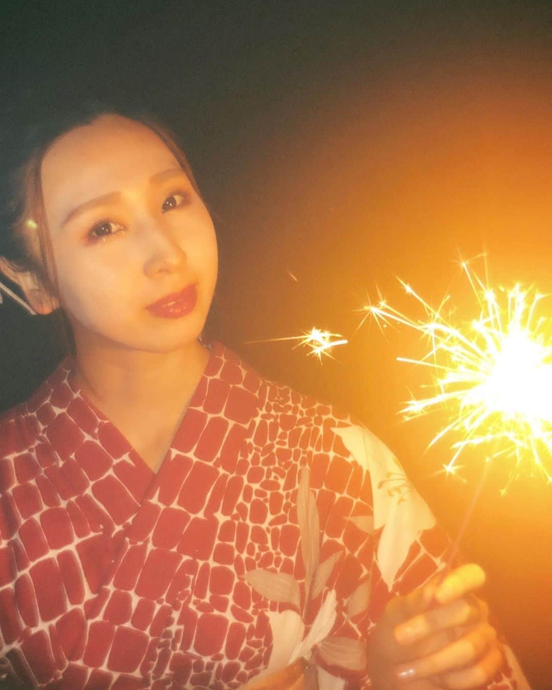 ときさんのインスタグラム写真 - (ときInstagram)「今日から9月🍠🍂🍁  今年の夏も楽しい思い出いっぱい😊 ありがとう。  #9月 #september #秋 #autumn #花火 #fireworks #カナモリ #SaiCamera」9月1日 21時53分 - toki_ringomusume