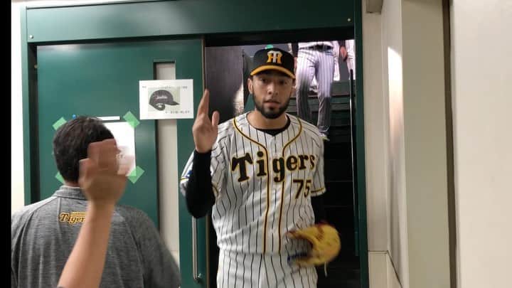 のインスタグラム：「今日の試合勝利のエアハイタッチ🤚✨  #勝利のエアハイタッチ #阪神タイガース#挑超頂」