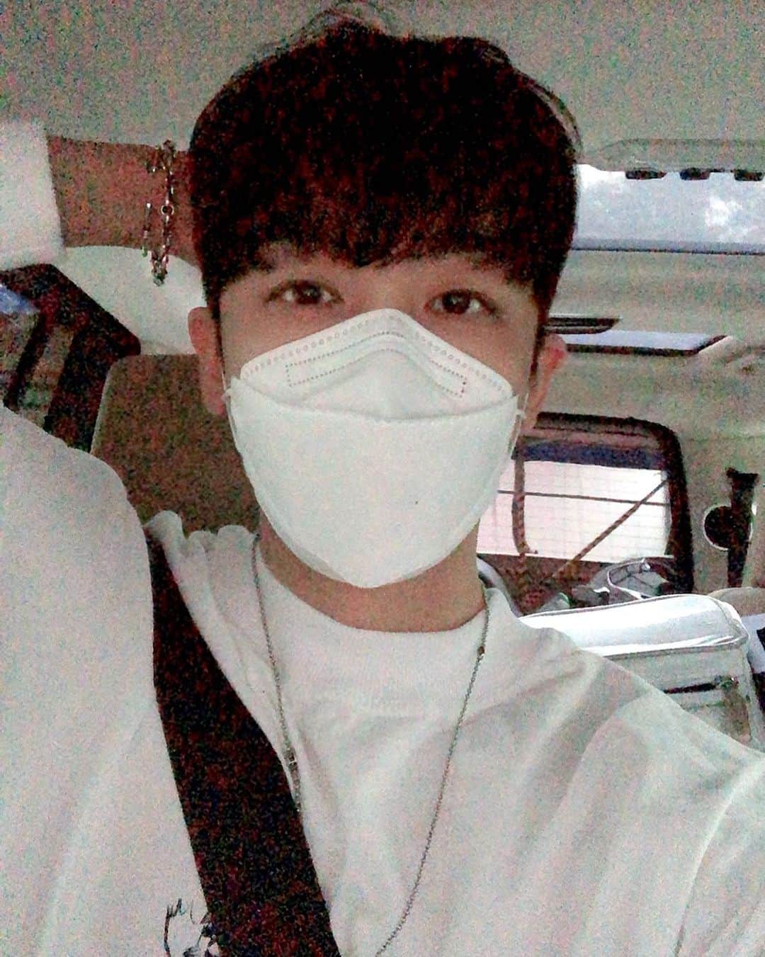 チン・イハンのインスタグラム：「바다 보고싶어🌈 #무작정떠나기」