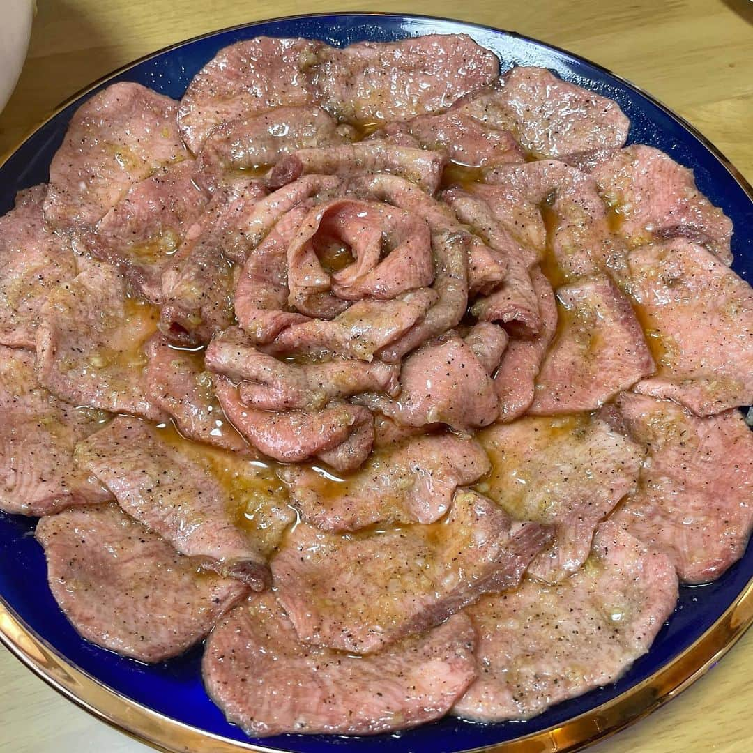 Mika Jimboさんのインスタグラム写真 - (Mika JimboInstagram)「【有名焼肉屋がやるBBQが最強すぎた件🥩🔥】 ⁡ @dj_hiroki_ 主催の#ヒロキヤ裏BBQ に素人ながら参加させてもらってただただ美味しい思いをしただけ☺️日頃の行いかな☺️❤️ ⁡ @1seki3cho_akasaka  @niku_mrgrm_66  @makotosuetomi  @hideki__0216  @daisho_en  @chosekai_yakiniku  @nikunchu1129  @rei.nikustagram626  @ushi_kozou  @wagyukozalashinuchi  @shokaneisi  @yakiniku_sutaminaen @katamako.ne.jp  ⁡ 全部最高、全部うまい！全部のお店行きたい！ #BBQ#焼肉#バーベキュー#焼肉好きな人と繋がりたい#ヒロキヤ#裏ヒロキヤ#ヒロキヤBBQ#焼肉ババア#wagyu#wagyubeef#肉スタグラム#nikustagram#wagyusteak」9月1日 15時50分 - mikajimbox