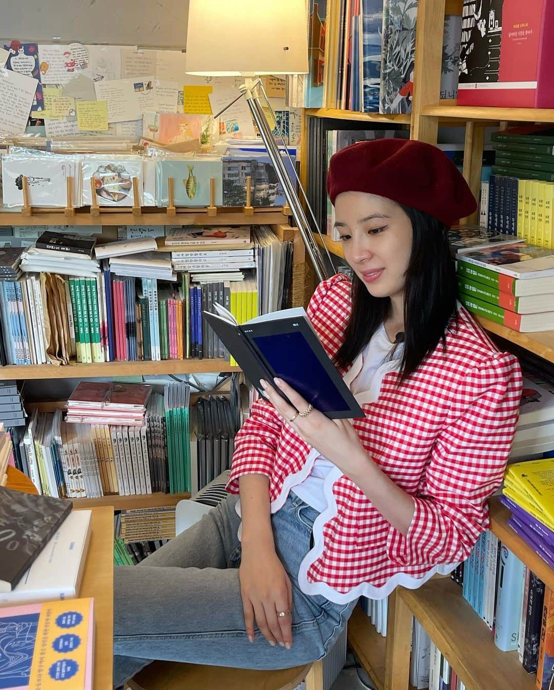 アイリーン・キムさんのインスタグラム写真 - (アイリーン・キムInstagram)「오늘 한국책 읽으면서 한국어 배우는 gamsung 📚♥️」9月1日 16時40分 - ireneisgood