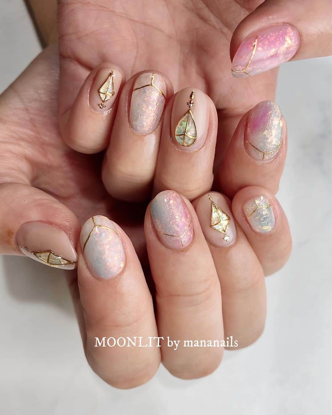 mananailsのインスタグラム：「Aurora jewelry💎  参考画像をネイルにアウトプット💅🏼 カラフルなオーロラをジュエリーに💕  ☾120min」