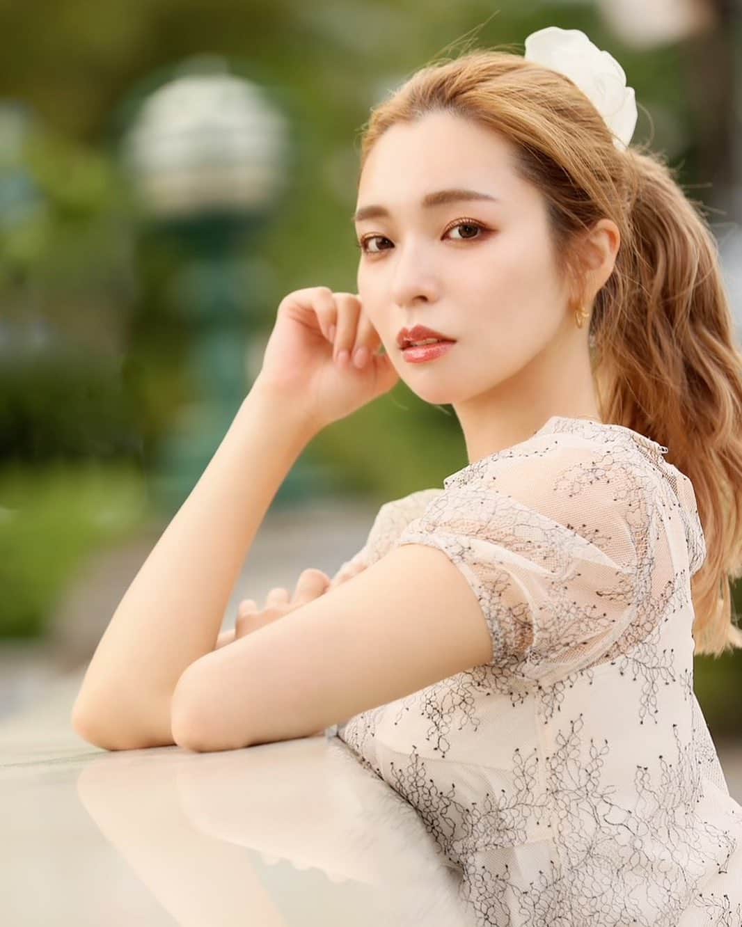 Hitomiのインスタグラム：「❤︎  9月から新しいスタート❣️ たくさんの方々から送り出して頂き わくわくした気持ちでいっぱいです🥰 そして今夜20時から17LIVE復活します🌻 みんな遊びに来てね❤️ アカウント名変わりまして "hitomi_01270" 17LIVEダウンロードして こちらのアカウント名で検索してね💗 たくさん楽しいお話しましょう❣️ 待ってます☺️☺️☺️  photo by @shinichiyasuda   #17live #イチナナ　#live #model #モデル　#写真　#撮影　#ポニーテール #ポニーテール女子」