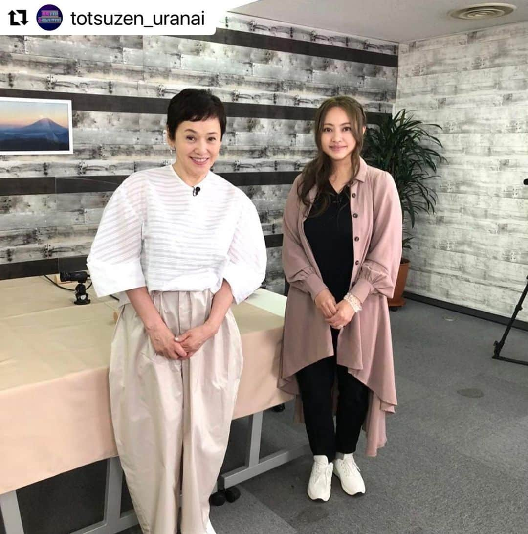 大竹しのぶさんのインスタグラム写真 - (大竹しのぶInstagram)「#Repost @totsuzen_uranai with @make_repost ・・・ #突然ですが占ってもいいですか？ 明日❣️水曜日よる10時より放送😍  #大竹しのぶ さんを、#星ひとみ さん が占います🍉😆🍉 放送をお楽しみに❣️  🐠#Tver と #FOD にて無料見逃し配信中❣️  ✅マイリストの登録もお願いします😍 ♡を押して❤︎になれば登録完了🎀  🐠さらに❣️ #TVer にて、#シウマ さんによる、携帯番号下4桁合計で占う、2021年下半期運勢ランキングを公開中💓 #金運 #恋愛運 #健康運 など、 あなたは何位🧐☝️❓  #フジテレビ #fujitv #水野美紀 #みちょぱ」9月1日 17時54分 - shinobu717_official