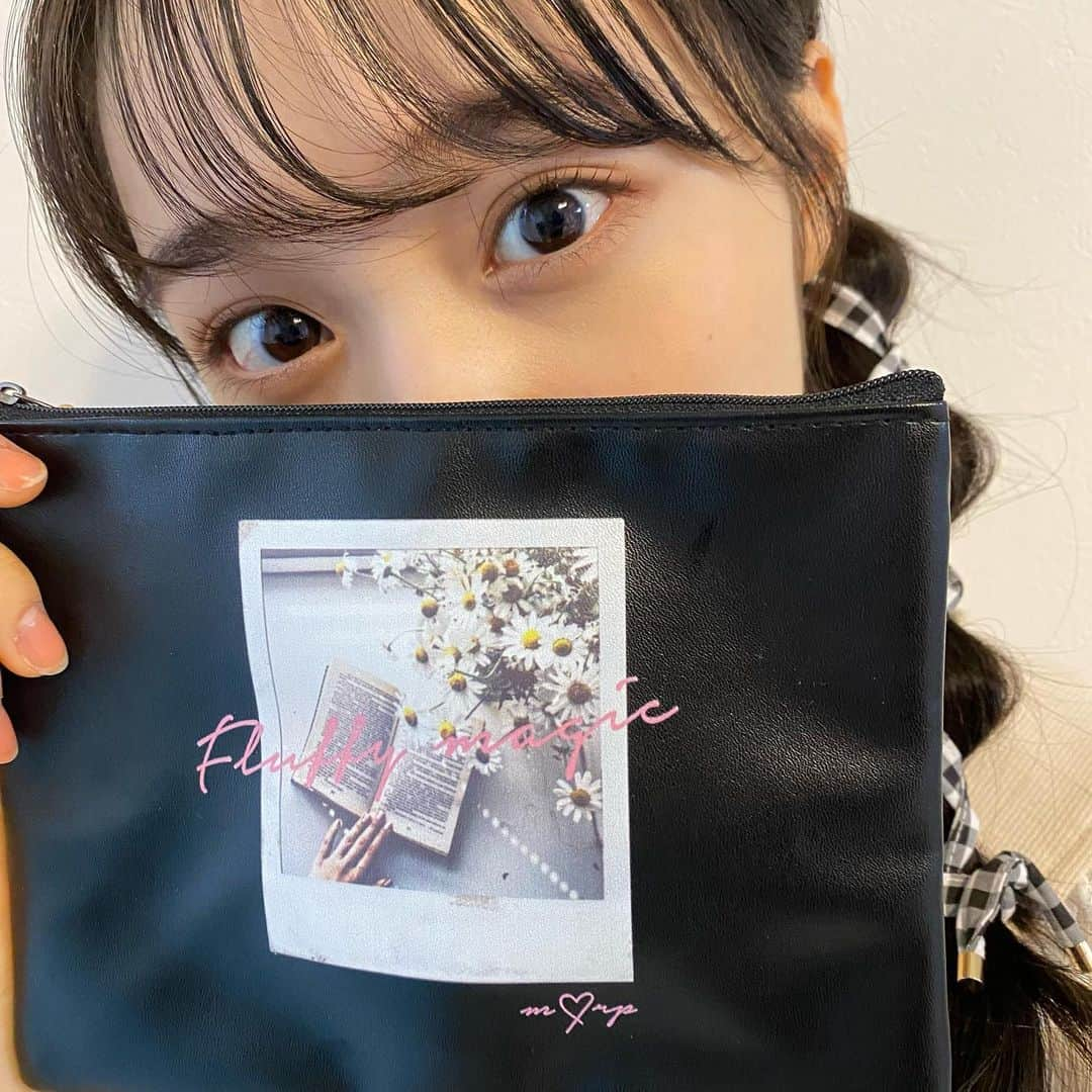 林芽亜里さんのインスタグラム写真 - (林芽亜里Instagram)「🎀 ⁡ ニコラ10月号発売🌼 ⁡ 今月も読み応えのある企画がいっぱい\(◡̈)/︎︎ᕷ 秋がどんどん楽しみになっていく号です🍠 ⁡ 付録はこの間も紹介しためあレピコラボのフラワーレザー風ポーチだよ!! めありの案が沢山詰まっているポーチ、たくさん使ってくださいね🌷 ⁡ めあり付録第2弾もお楽しみに🤫♡ ⁡ 是非ゲットしてください~🌱 ⁡ #ニコラ #めあレピ #レピピアルマリオ #林芽亜里」9月1日 18時20分 - meari__hayashi