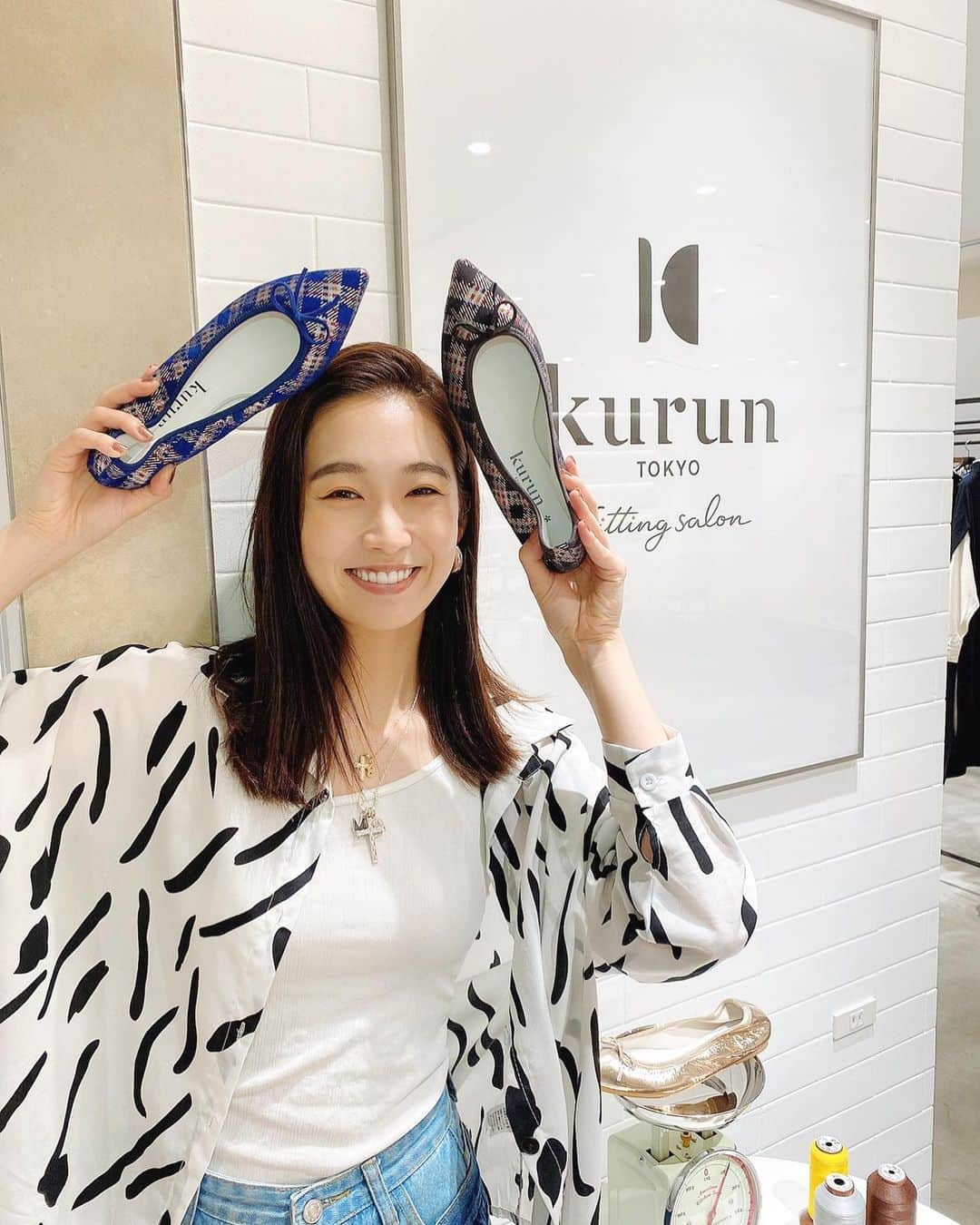 谷川りさこさんのインスタグラム写真 - (谷川りさこInstagram)「本日リニューアルオープンした kurun TOKYO fitting salon  NEWoMan新宿店に行ってきました！  ディスプレイが凄くおしゃれ！ シューズは素材もカラーも豊富だから迷っちゃうけど、自分に一番似合うシューズに出会えるはず！  明後日9/3には丸ビルにリミテッドショップがオープンするので、私が紹介している秋のコーデもチェックしてね！@kurun_official  朗報！新潟伊勢丹、京都伊勢丹、アトレ恵比寿でもPOPUPが順次開催予定！ #kuruntokyo #クルントウキョウ」9月1日 18時38分 - risakoko