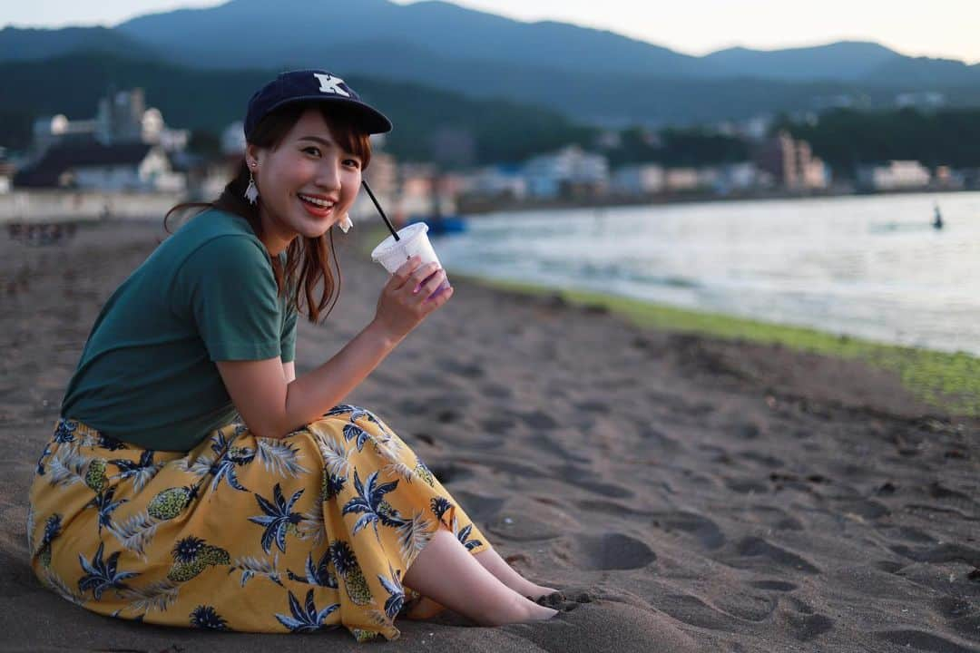 福永裕梨のインスタグラム：「早くも季節が…🍁🌰🌾 ⠀  窓を開けると、秋の虫の声が！ 気付けば今年ももう９月に入っちゃったんですね…🤭 ⠀ 秋は個人的に1番好きな季節なのですが 北海道のひと足早い夏の終わりは毎年寂しい気持ちになります。  思えば今年は一度も海に行けませんでした🤭  インスタを更新する写真もなかなか増えず… もう過去の写真を遡ることにしました🤣🤣 ⠀ 来年こそみんなで夏を楽しみましょうね！！！😤 ⠀ あ〜そのうちすぐ初雪とか降り出すんだろうなぁ…😨（震え） ⠀  さて、明日からイチモニ！は私たち後半組にバトンタッチです🌟 ぜひお付き合いください🌸 ⠀  #いつかの海 #浜辺でバーベキューがしたい🍖 #いろんな人のいろんな機会が奪われていますね #最近ハマった携帯ゲームのレベルが上がりすぎて #Level1337まで進んでしまいました… #いやもっと他にやることあるやろ🥺 と自分にツッコミを入れながらポチポチしてます #HTB #アナウンサー #福永裕梨」