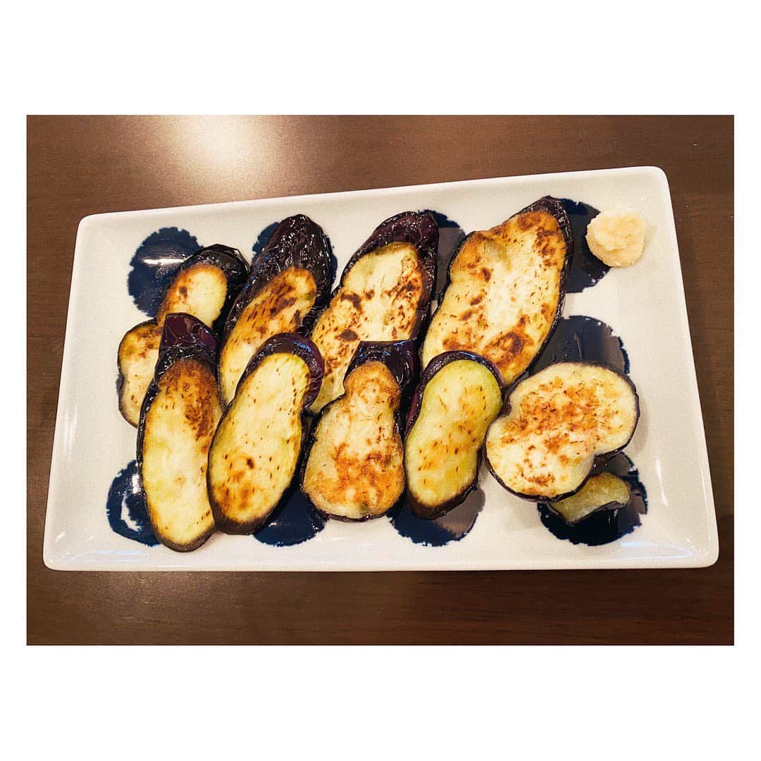 田中雅美さんのインスタグラム写真 - (田中雅美Instagram)「秩父の茄子をたくさんいただいたので、今日は煮浸し。  ・ ・ 昨日はシンプルに焼き茄子に生姜醤油。  ・ ・ 最高です♡  #秩父 #茄子とピーマンの煮浸し #焼き茄子 #うまし」9月1日 19時55分 - tanakamasami_official