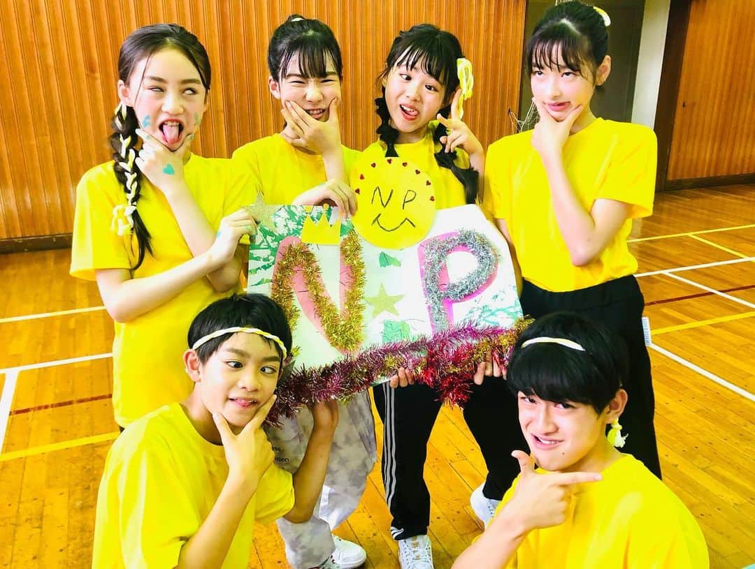 ニコ☆プチさんのインスタグラム写真 - (ニコ☆プチInstagram)「✨🌟🐥🌕💫⭐️🌙  10月号では久しぶりにニコ☆プチ小学校を開校🌼 グループごとのオフショを公開しちゃいまーす！ 今日はスタームーンチーム⭐️🌙  ポーズは⚡️を意識してるんだって😶‍🌫️⚠️ ノリのよさと優しさがピカイチのチームだったよ😉💛  #飯尾夢奏 #小澤輝之介 #小松崎ふたば #浬 #滝口芽里衣 #武藤新奈 #なかよしチーム」9月1日 20時11分 - nicopuchi_official