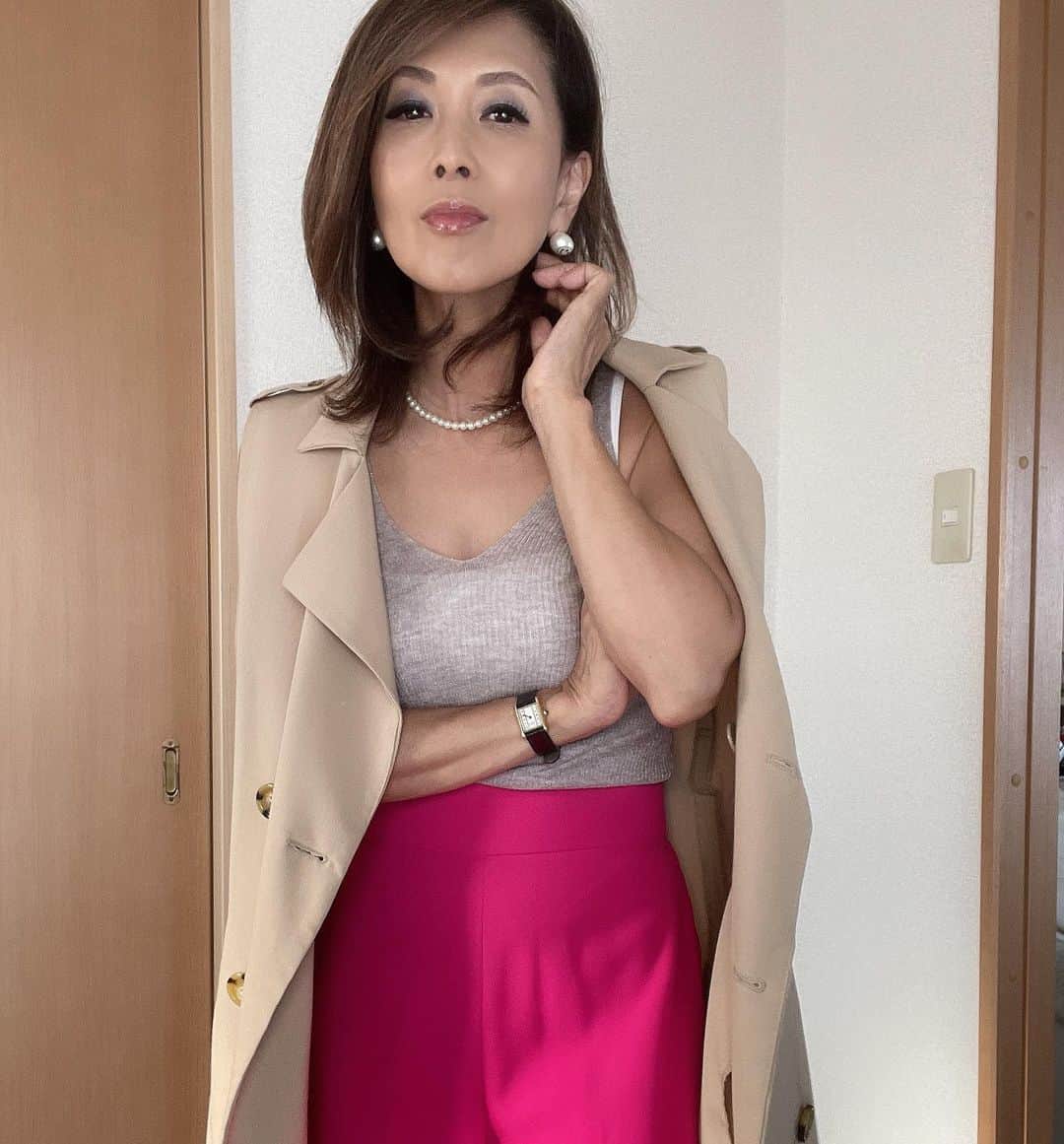 Naoko（なおこ）さんのインスタグラム写真 - (Naoko（なおこ）Instagram)「👩🏽‍🦰 👩🏽‍🦰 👩🏽‍🦰 着替えてますね。 今朝も。  しっくりこんもん。  なぜなら 身体にキレがないから 何を着ても ガツンとこないのかも。  憧れの ビキニ選手達は 目標に向かって 一直線🙋‍♀️  みんな キラキラして かっこいいなぁ🥰🥰  #トレーニング女子#筋トレ #筋トレ女子 #筋トレダイエット #筋トレ女子と繋がりたい #くびれたい #筋トレで痩せたい #減量 #美ボディ #アラフィフ  #アラフィフカジュアル#筋トレ日記 #筋トレ生活 #ボディメイク #50代の筋トレ #熊本 #アンチエイジング#kumamoto #Trainingmotivation #Bodybuilding#Muscletraining #fitnessmodel#training #workoutvideo #gymgirl#Housemusiclove」9月1日 20時23分 - smile_naohibi
