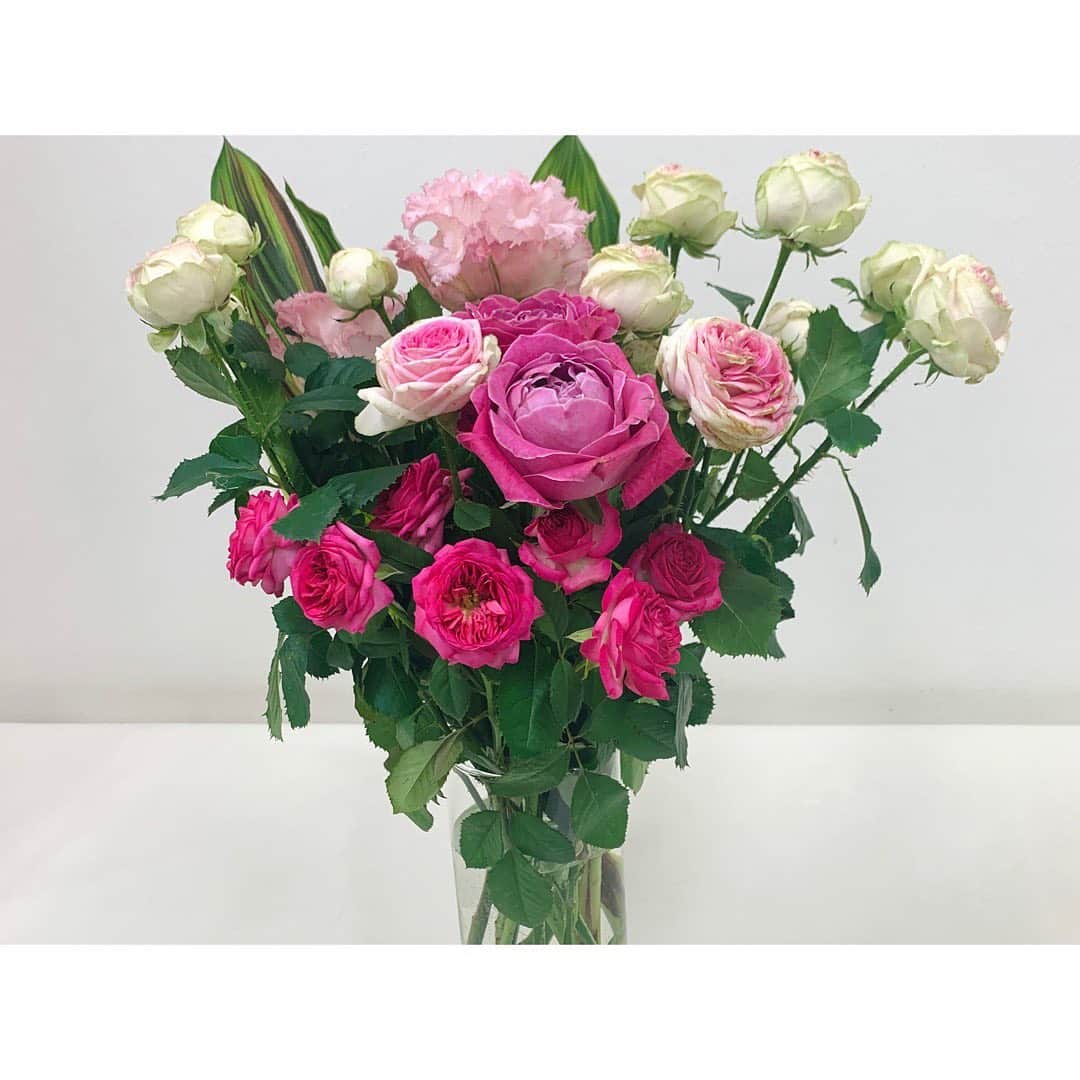 岩田絵里奈さんのインスタグラム写真 - (岩田絵里奈Instagram)「普段なかなかお花を買う機会がないので、誕生日は嬉しいなぁ... #💐」9月1日 20時33分 - erina_iwata