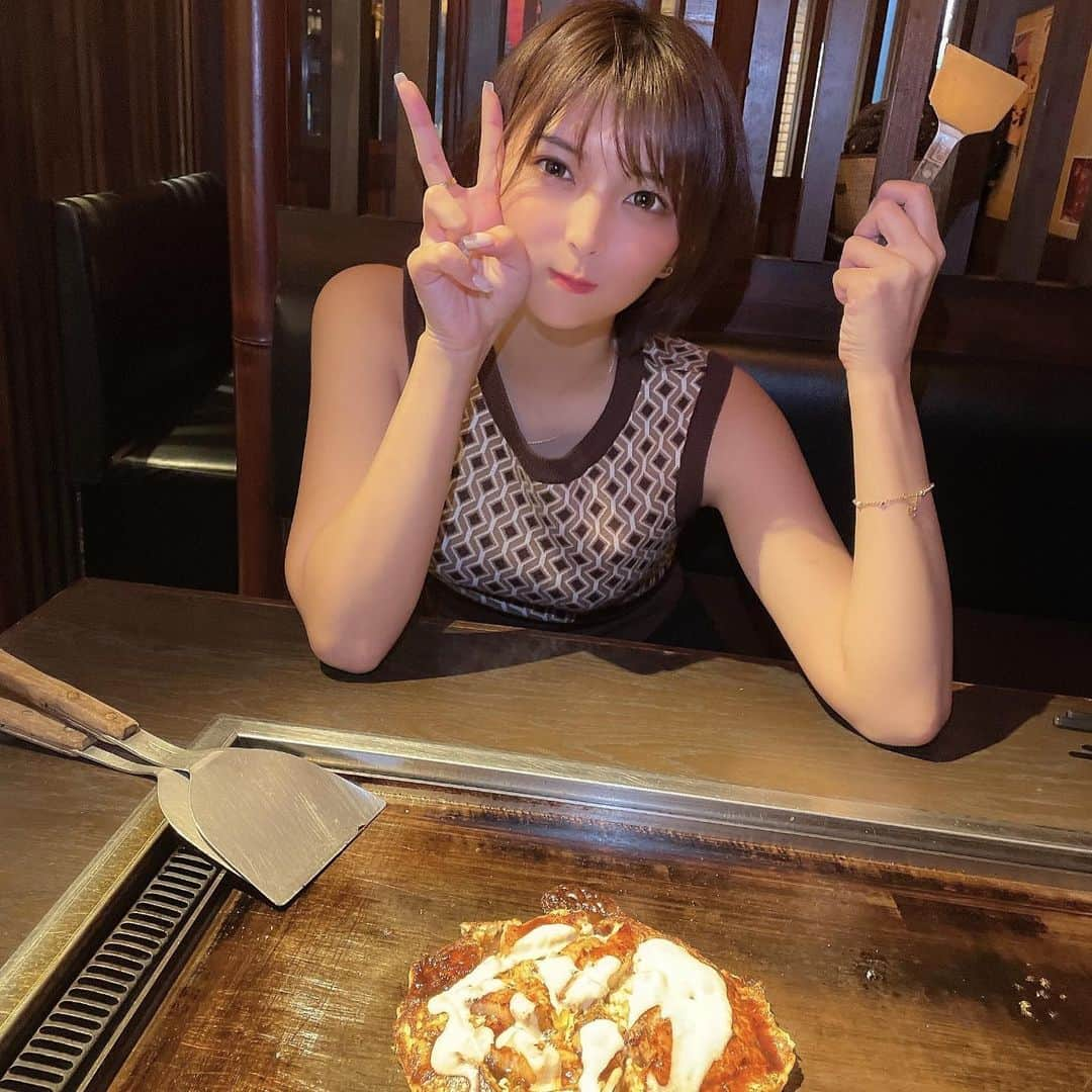 ききまるさんのインスタグラム写真 - (ききまるInstagram)「ホルモン❤️ . . 原宿で赤ダレにんにく鉄板ホルモン！ @harajuku_yaiyai  . 本当美味しくて2個目頼のむか真剣に悩んだ🤣🤣🤣(欲張り) 他のメニューも気になるの多すぎてやめといた！笑 . 小麦粉不使用の国産もち豚バラ山芋焼きがふわふわで絶品🥺お好み焼きより軽いからペロっと食べれちゃった🤤 . 美味しいものをお腹いっぱい食べれて本当に幸せ🤤⭐️ . 外食の時も漢方持ち歩いて飲んでるよん♪ 個装だと持ち運び便利🙋‍♀️なんの漢方かはハイライトに載せてるよー！気になる人はチェックしてみてね💫 . . #お好み焼き　#お好み焼き屋 #原宿グルメ #原宿　#原宿ランチ #原宿居酒屋 #東京グルメ　#ききグルメ　#表参道　#表参道ランチ #表参道グルメ #表参道ディナー #原宿駅 #山芋焼き #鉄板料理 #ホルモン #ホルモン焼き #漢方　#漢方ダイエット #漢方薬 #生漢煎防風通聖散  #お好み焼き　#お好み焼き屋さん」9月1日 20時44分 - kikigram_97