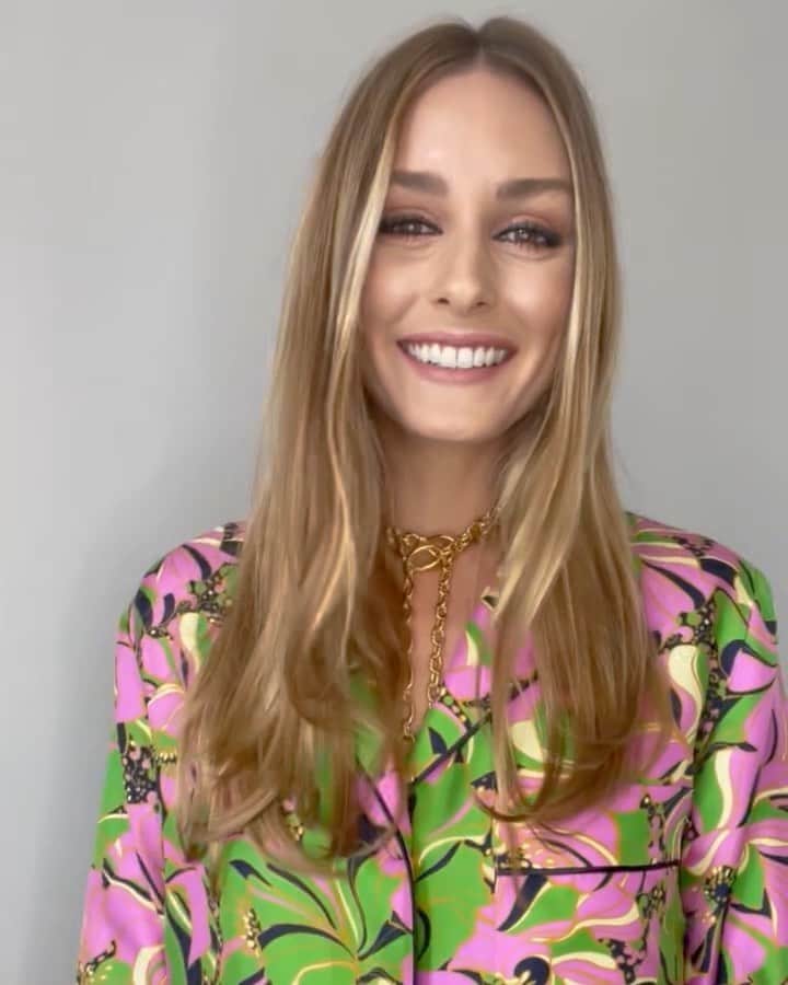 オリヴィア・パレルモのインスタグラム：「It’s September 1st and we’re one week out from the start of Fashion Month! 💃🏼 To kick it off, I will be going LIVE right here on my Instagram next Wednesday, September 8th at 5pm ET 🎉 I’ll be chatting through some of my favorite Fashion Week looks, sharing my go-to beauty essentials for the events ahead, and answering your questions. Tap the calendar icon in the video above to set a reminder 🗓 ⁣ ⁣ As part of the celebrations, I have also curated a few @OliviaPalermoBeauty sets at very special prices to be available exclusively on @Instagram for a limited time. You can tap the product buttons in my video above to check them out before they launch next week! 💗」