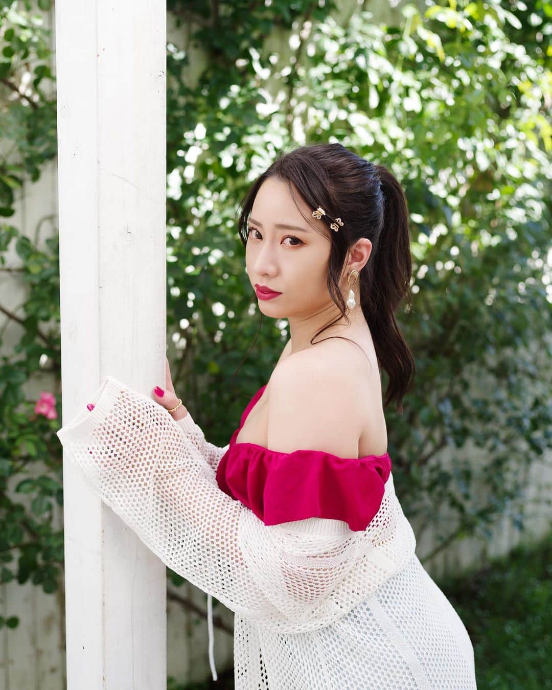 RINA（木植里奈）のインスタグラム：「❤︎. . 久々投稿💜 ９月こんにちは〜❤️‍🔥 今月はワンマンライブがあるよ🎤. .  ファンの方が撮ってくれた写真が良すぎる件について🥺💘. . 夏終わりそうだから焦って載せてます🤣 . #水着 #むちむちボディ  #ポートレート #じーふぉり撮影会  #ポニーテール女子」