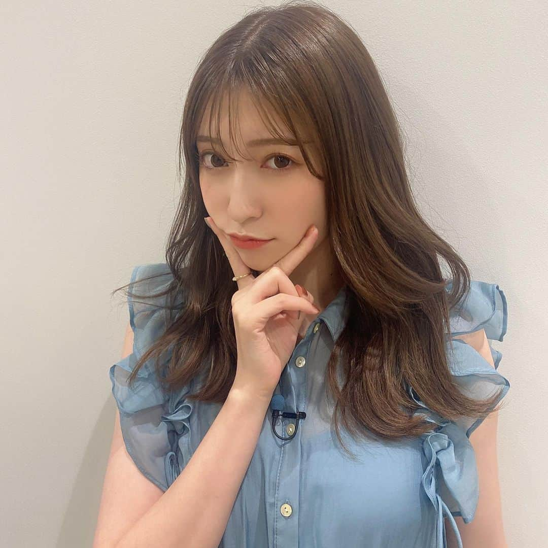 吉田朱里さんのインスタグラム写真 - (吉田朱里Instagram)「昨日の #よんチャンTV の お洋服👗💙🤍 . ブルーのワンピ🫐 @eimyistoire_official のだよー💙🤍 マリさんありがとう🤍 . 髪の毛染めて顔まわりカットしてもらいました✌🏻✨ . ちむさんが可愛く巻いてくれた🤍🤍」9月1日 23時51分 - _yoshida_akari