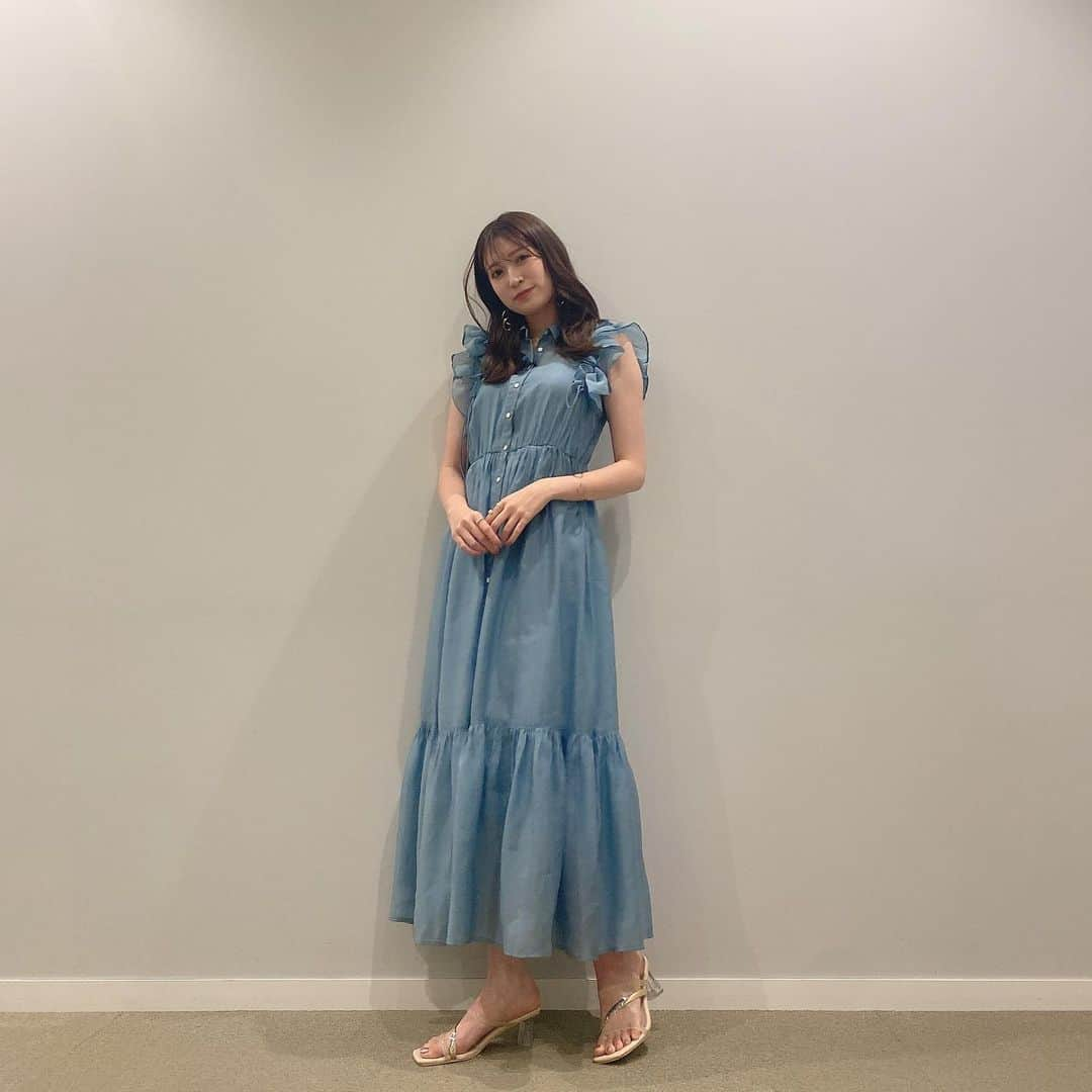 吉田朱里さんのインスタグラム写真 - (吉田朱里Instagram)「昨日の #よんチャンTV の お洋服👗💙🤍 . ブルーのワンピ🫐 @eimyistoire_official のだよー💙🤍 マリさんありがとう🤍 . 髪の毛染めて顔まわりカットしてもらいました✌🏻✨ . ちむさんが可愛く巻いてくれた🤍🤍」9月1日 23時51分 - _yoshida_akari