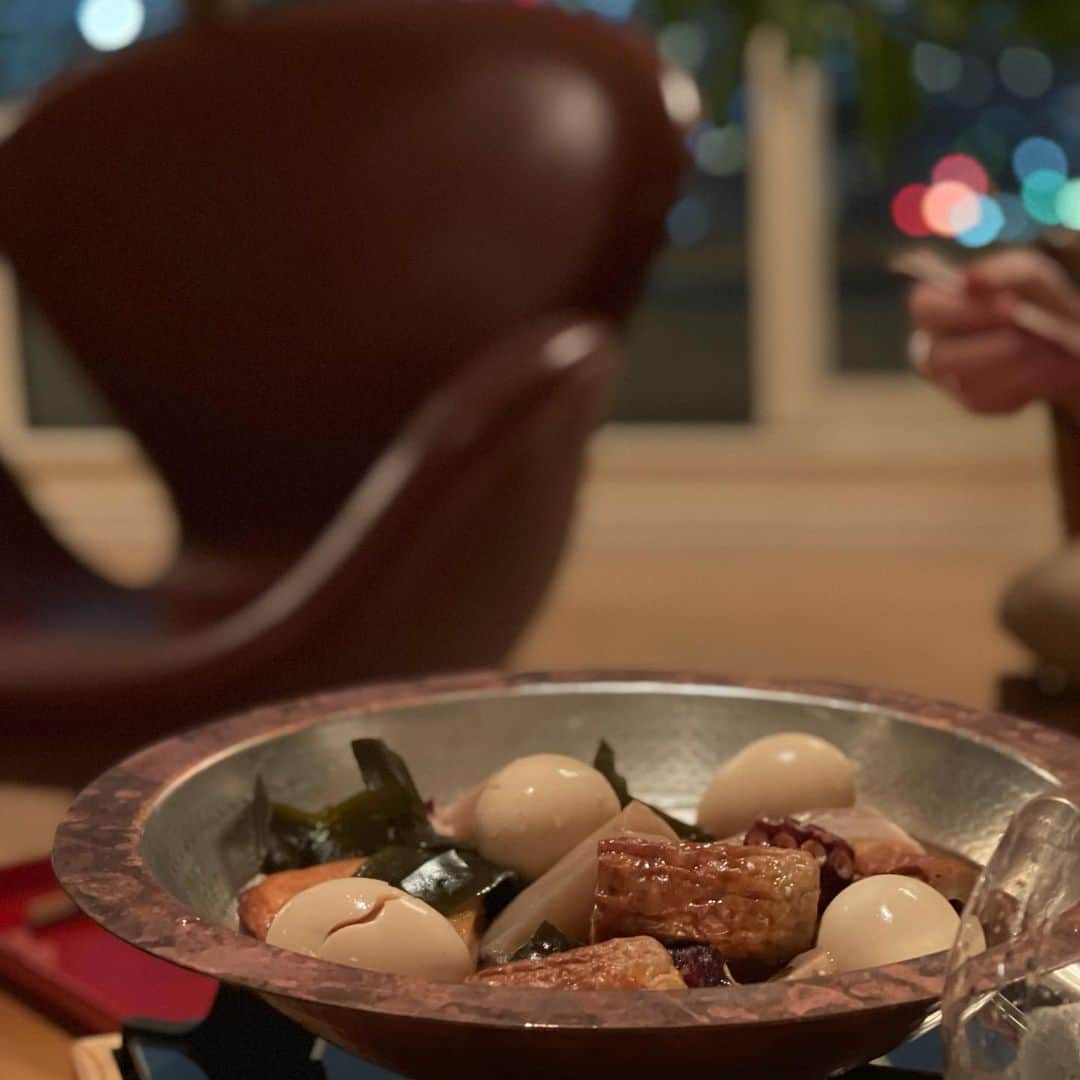 のインスタグラム：「そうだ、オイラが夕飯作ろう！ということで、今日はだんなさん手作りおでん。牛すじは30分圧力鍋で下ごしらえ。レシピ本になるかな(^^)。#rikayukimasa #行正り香 # #kinsai」