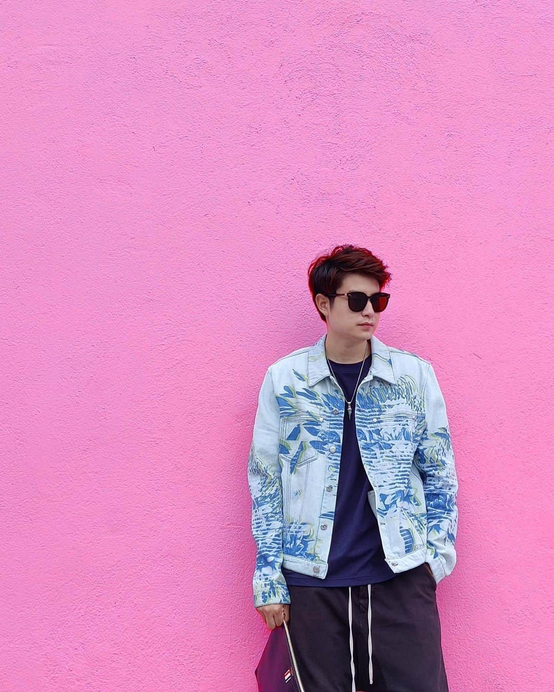 徐玥さんのインスタグラム写真 - (徐玥Instagram)「🔆Paul Smith Pink Wall#losangeles #映えスポット   📍8221 Melrose Ave, Los Angeles, CA 90046, United States」9月2日 2時25分 - jonneiy