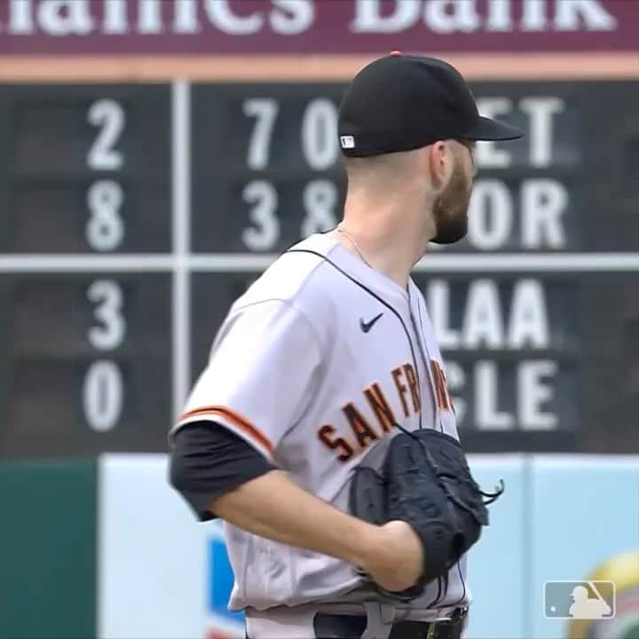 アレックス・ウッドのインスタグラム：「Need. To. Play. Baseball.」