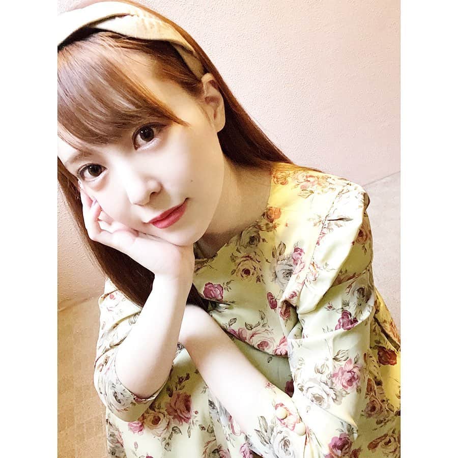 のインスタグラム：「GOOD EVENING! . 秋の装い、始めました〜 . 秋が一番好き #秋 #秋色 #Autumn #onepiece」