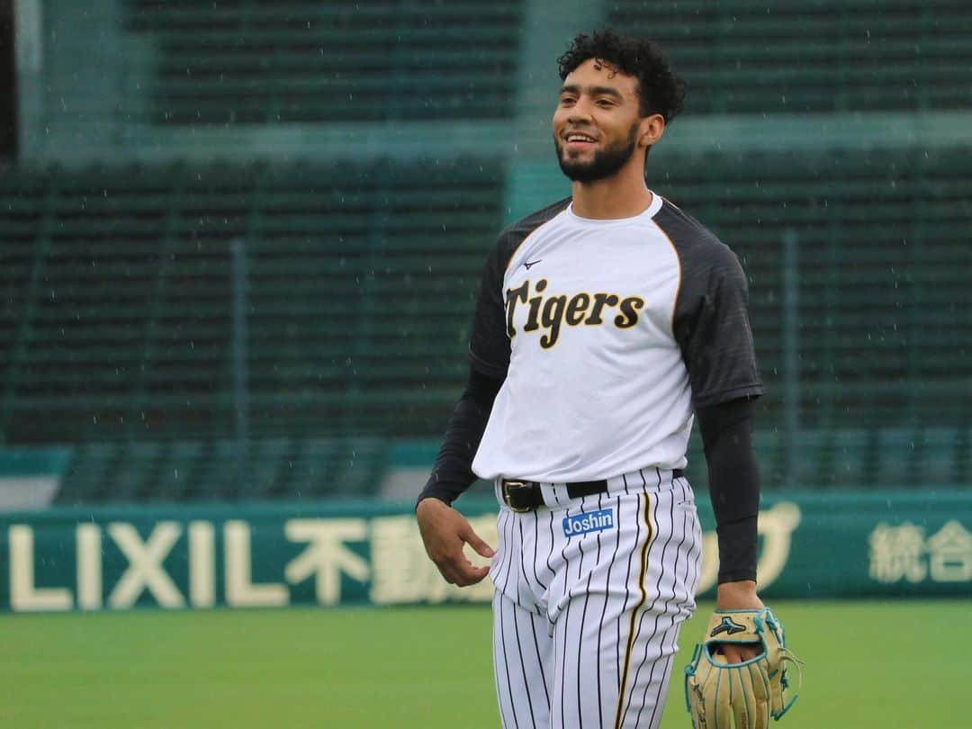 阪神タイガースさんのインスタグラム写真 - (阪神タイガースInstagram)「今日も甲子園で中日戦‼︎ 試合前練習の様子です！  #西勇輝 選手 #馬場皐輔 選手 #湯浅京己 選手 #岩貞祐太 選手 #ロベルトスアレス 選手 #阪神タイガース #挑超頂」9月2日 16時26分 - hanshintigers_official