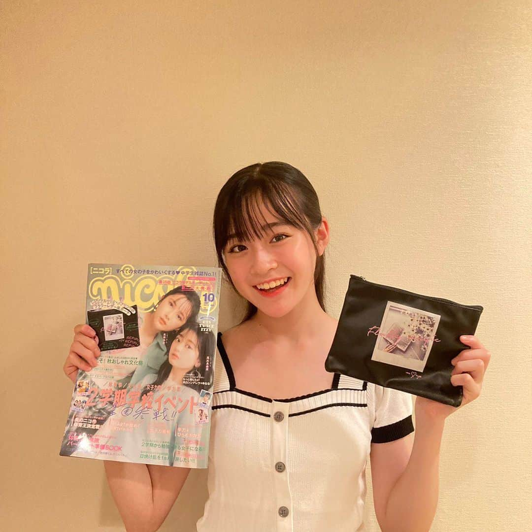 足川結珠さんのインスタグラム写真 - (足川結珠Instagram)「︎︎ ニコラ10月号が発売中です☺︎‼︎  初表紙のゆななちゃん、そしてカイラの秋っぽくて、大人っぽい、淡いグリーンの表紙が目印です🍐  付録は、メアリちゃん×レピピアルマリオさんコラボのフラワーレザー風ポーチです☺︎‼︎ とっても使いやすいよ🤍  そして今月号も企画盛りだくさんです❤️‍🔥 体育祭もホントに頑張ったので見てもらえたら嬉しいです✨  なんと！今月号は、新ニコモ発表があるよ!!!!  #ニコラ10月号 ぜひっ🙇🏻‍♀️❣️ #足川結珠 #ニコラ #ニコモ #ゆず」9月2日 16時48分 - yuzu_ashikawa1222official