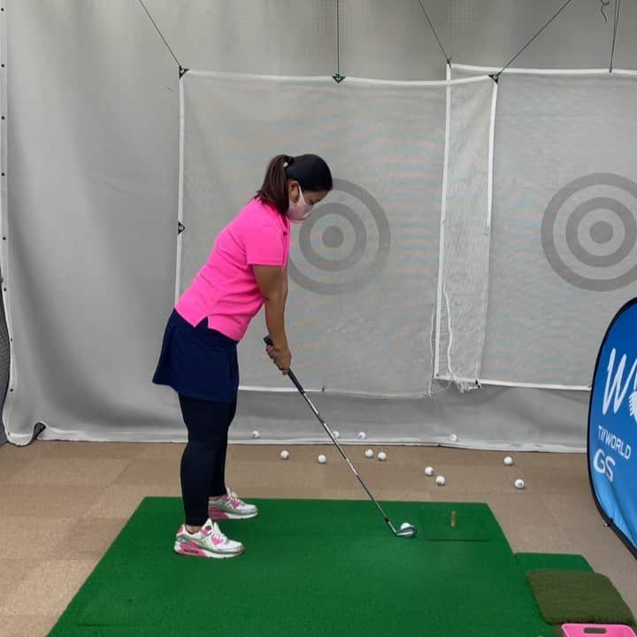 田口春菜のインスタグラム：「へなちょこスイングで恥ずかしいけど たまにはスイング動画も🏌️‍♀️ #ゴルフ #ゴルファー #ゴルフスイング #記録用 #ママゴルファー #プロゴルファー #ゴルフ女子 #ゴルフレッスン #ラウンドレッスン #練習頑張ろ」