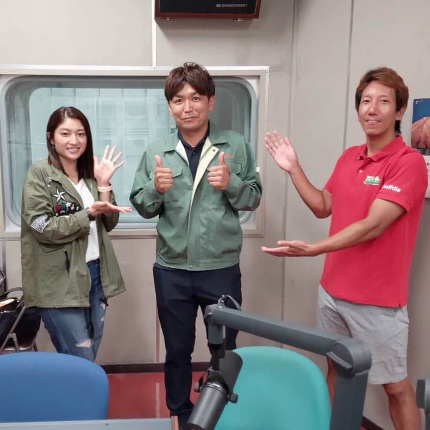 のインスタグラム：「今週と来週のGOING FAIRWAYは 杉貞石材の専務 杉本さんにお越しいただきました！ この2週のテーマは「チカラ🔥」笑  1打目で340y以上飛ばした杉本さん。 しかしお悩みは飛び過ぎてしまうこと… 来週はそんな、アプローチなどでも飛び過ぎてしまう方必聴です！  ※写真の時のみマスクを外して撮影しています。  ( @going_fairway )  【番組詳細】 GOING FAIRWAY FM秋田（82.8MHz） 毎週水曜14時40分～14時50分  【協賛企業様（敬称略/50音順）】 #AKT秋田テレビ  #青山バランスアップ治療院  #伊藤工業  #杉貞石材  #たわらや内科  #パーラー国際中央店  #ルミナスビューティーケア   #akita #秋田 #fmakita #radio #radiko #golf #godlfdia #愛甲和矢 さん #プロゴルファー #ゴルフ #ゴルフ女子 #ゴルフ初心者 #ゴルフレッスン #goingfairway」