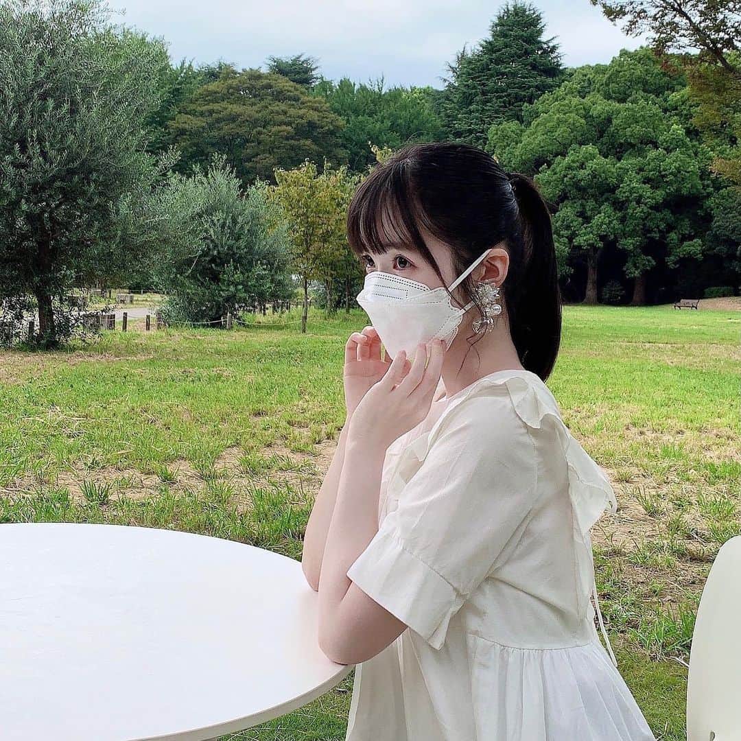 西園寺未彩のインスタグラム：「𓂃𓈒𓏸  大切な人を守るために、誰かが苦しまないように、コロナ禍で元気でもマスク着用がエチケットになりつつあるよね😷✨  この形のマスクはじめてつけたけど、リップがつきにくくて内側の空間が快適♪  @pioneersystem_inc   医療レベルの日本製高機能５層マスク ￣￣￣￣￣￣￣￣￣￣￣￣￣￣￣￣￣ N95マスクより3倍長持ち＋40％呼吸が楽 ￣￣￣￣￣￣￣￣￣￣￣￣￣￣￣￣￣￣￣ 微粒子・細菌・ウイルスを99%ブロック ￣￣￣￣￣￣￣￣￣￣￣￣￣￣￣￣￣￣  𖧷ホワイト 𖧷ローズピンク 𖧷ミントグリーン 𖧷スカイブルー 𖧷ブラック 気分で色を変えても変わらない安心◎  みんなどんなマスク使ってるのかな⚘」