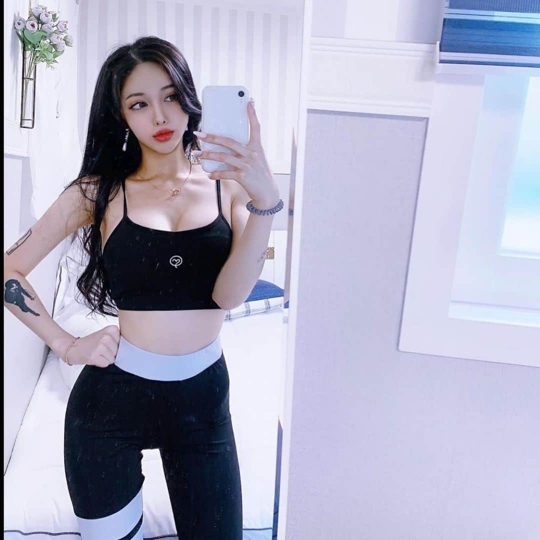 BodyON Koreaさんのインスタグラム写真 - (BodyON KoreaInstagram)「🔥생각과 삶이 멋진 #운동 피플들을 @바디온코리아는 항상 응원합니다!👏 | | Wow 👍😎💕 | | 💌자신 or 주변 지인 중에 짐패션 핫피플 계시면 DM 보내주세요 👍 | | #yogapractice #요가강사 #diet  #운동녀 #girl #selfie #홈트 #ootd #운동복 #셀피 #일상 #거울샷#instagood #브라탑 #healthy #헬스 #fitness #얼짱 #몸짱 #body #운스타그램 #바디스타그램 #유지어터  #다이어터 #필라테스강사 #pilatesinstructor #pilates #운동하는여자 #헬린이」9月2日 12時06分 - bodyonkorea