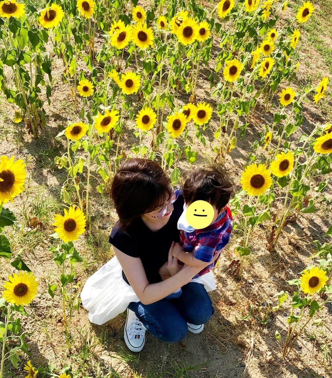のインスタグラム：「． 夏の終わりに 夏っぽ写真😄✌🏻🌻」
