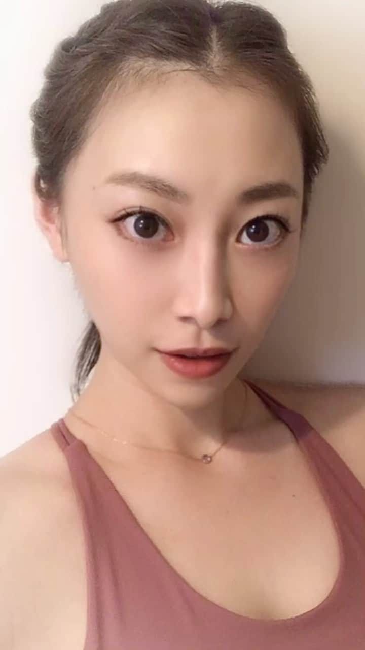 中村果生莉のインスタグラム：「💪 . . #美コア   「タイムラプス」がなぜか「タイムプラス」になっちゃう小林トレーナー(@kobayan__0317 )の練習なんだけど、ちゃっかり自分のケアも出来ちゃってる‼️笑  いつもありがとう😄🙏  小林トレーナーもスポーツやってたからか、マッサージのツボとか力加減やっぱり上手👏  まだ加減の感覚が掴めない箇所は飛び上がる時もあるけどwww㊙️  でも、だいたい2回目にはコツ掴んでてかなりいい感じになっております🙂👏  溶岩浴スタジオでのパーソナルトレーニングはすんごい汗かくけど、終わった後の疲れが常温スタジオとは全く違います‼️  トレーニング前後にしっかりマッサージもしてくれるから尚更疲れもたまらないのかもね😆  ここで１回トレーニングしたら常温戻れないレベルw  最近動けてないなぁとか、  溶岩浴スタジオでのパーソナルトレーニングやってみたいなぁという方  是非小林トレーナーまで🙂  ↓  @kobayan__0317  . . . #美コア東京スタジオ#美コアブランドトレーナー#美コアトレーナー #美コア #ジム #gym #肉体改造 #ダイエット #diet #training#パーソナルトレーナー#パーソナルトレーニング#パーソナル」