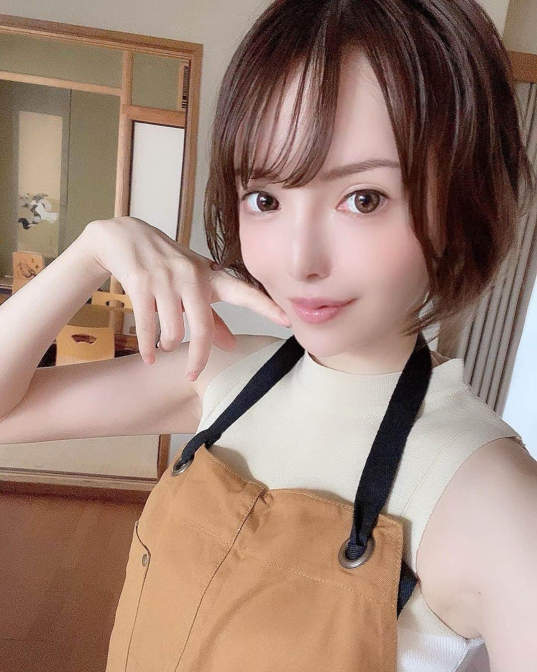 広瀬りおなさんのインスタグラム写真 - (広瀬りおなInstagram)「9月です！ 今月もよろしくねぇ💖 急に寒くなってこわい…冷えるから皆も気をつけてね🥶 #softondemand #sod #lady #adult #sexy #smile #sexyactress #japanese #actress #av #jav #release #shorthair #movie #dvd #eros #idol #september #9月　#av女優　#ショートボブ　#ショートヘア　#恵比寿マスカッツ　#ファンタジーお姉さん　#你好　#女优　#여배우 #레이싱모델 #레이싱걸」9月3日 1時05分 - hirose_riona